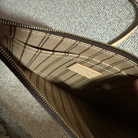 Louis Vuitton Monogram Pouch Wristlet Beige Inside Brand New! - Picture 3 of 8